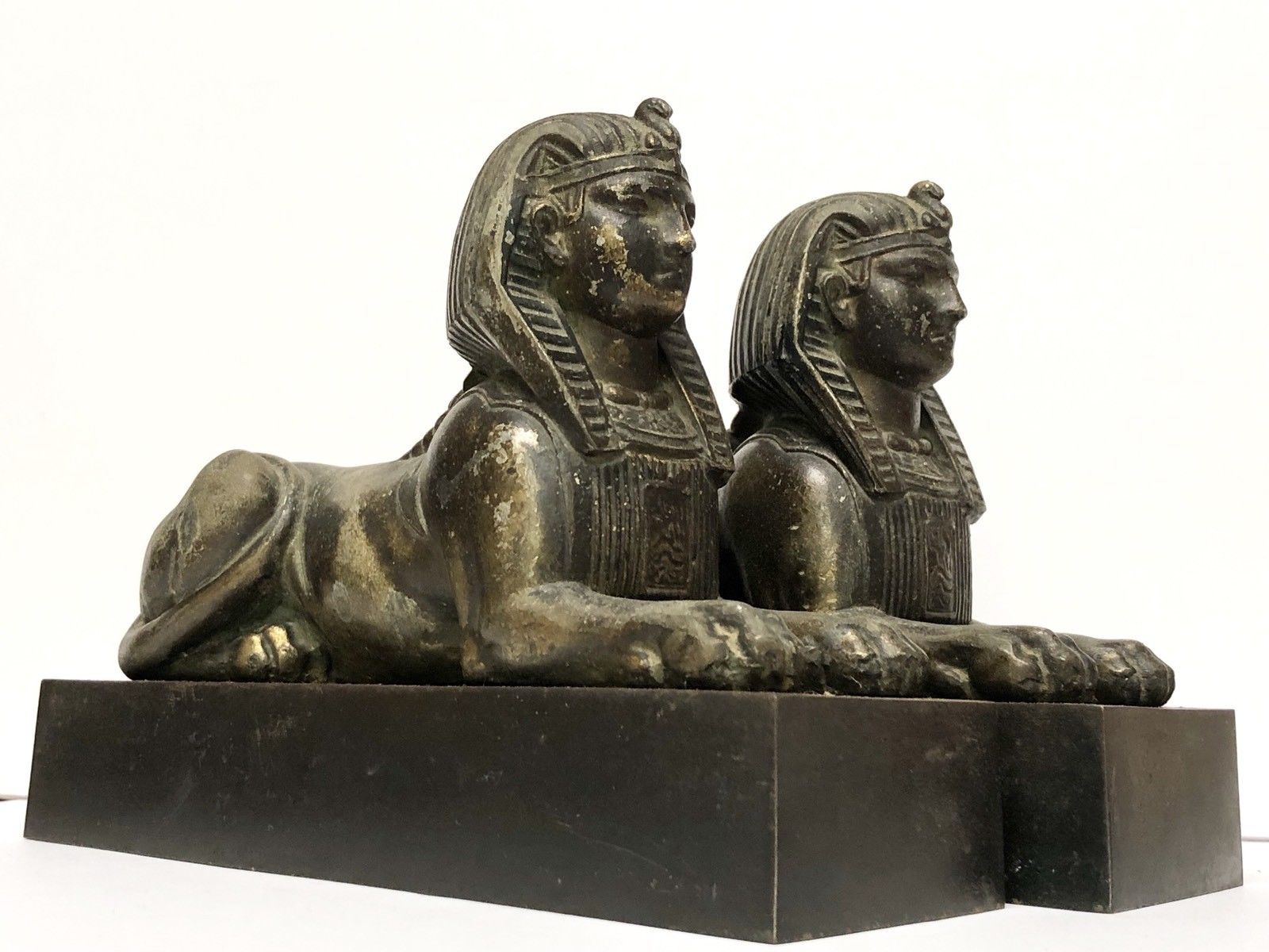 Sphinx : Un top 5 des produits dérivés vintages les plus chers vendus sur eBay !  