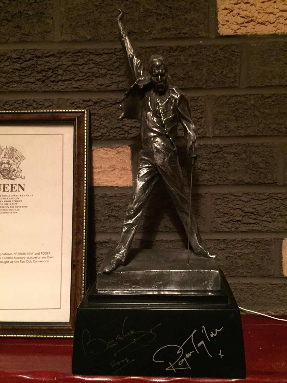 Le Top 5 des objets de collection Freddie Mercury les plus chers récemment vendus sur eBay ! 