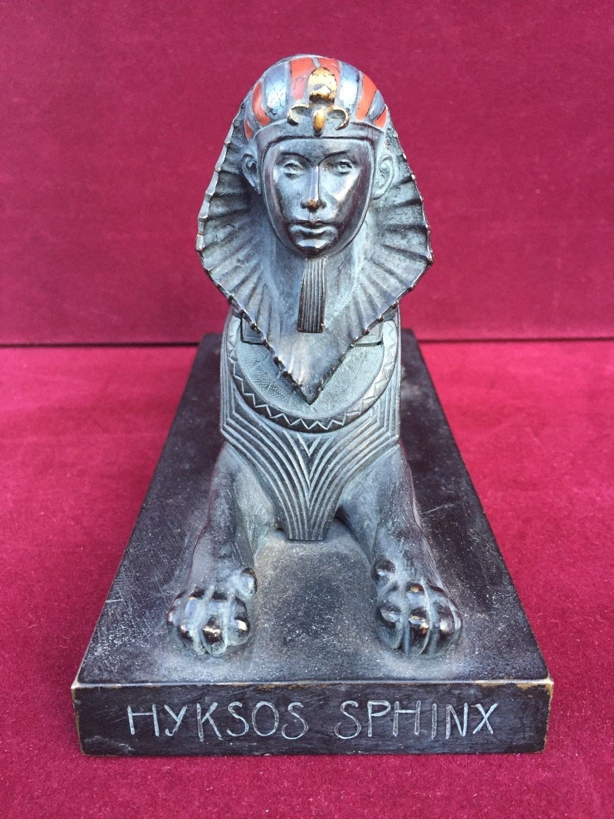 Sphinx : Un top 5 des produits dérivés vintages les plus chers vendus sur eBay !  
