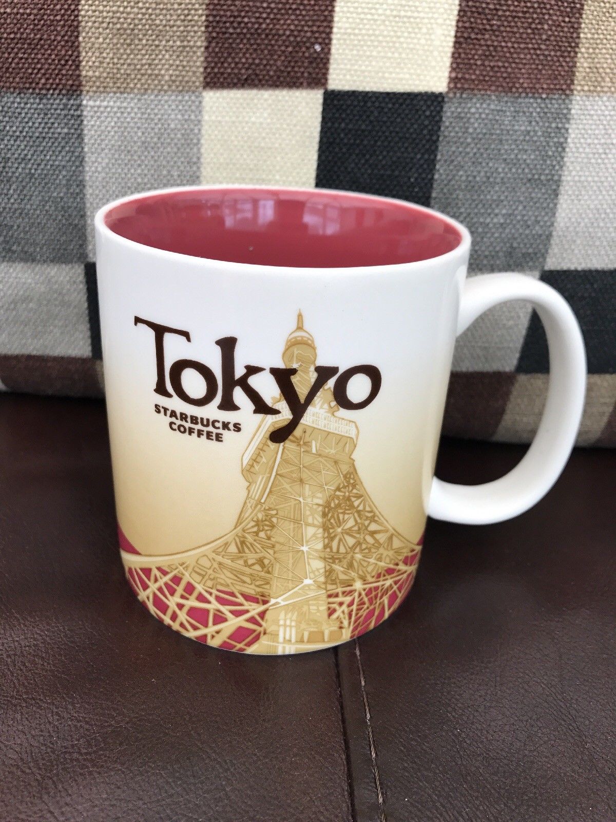 Starbucks : des tasses de collection vintages à prix astronomique ! 