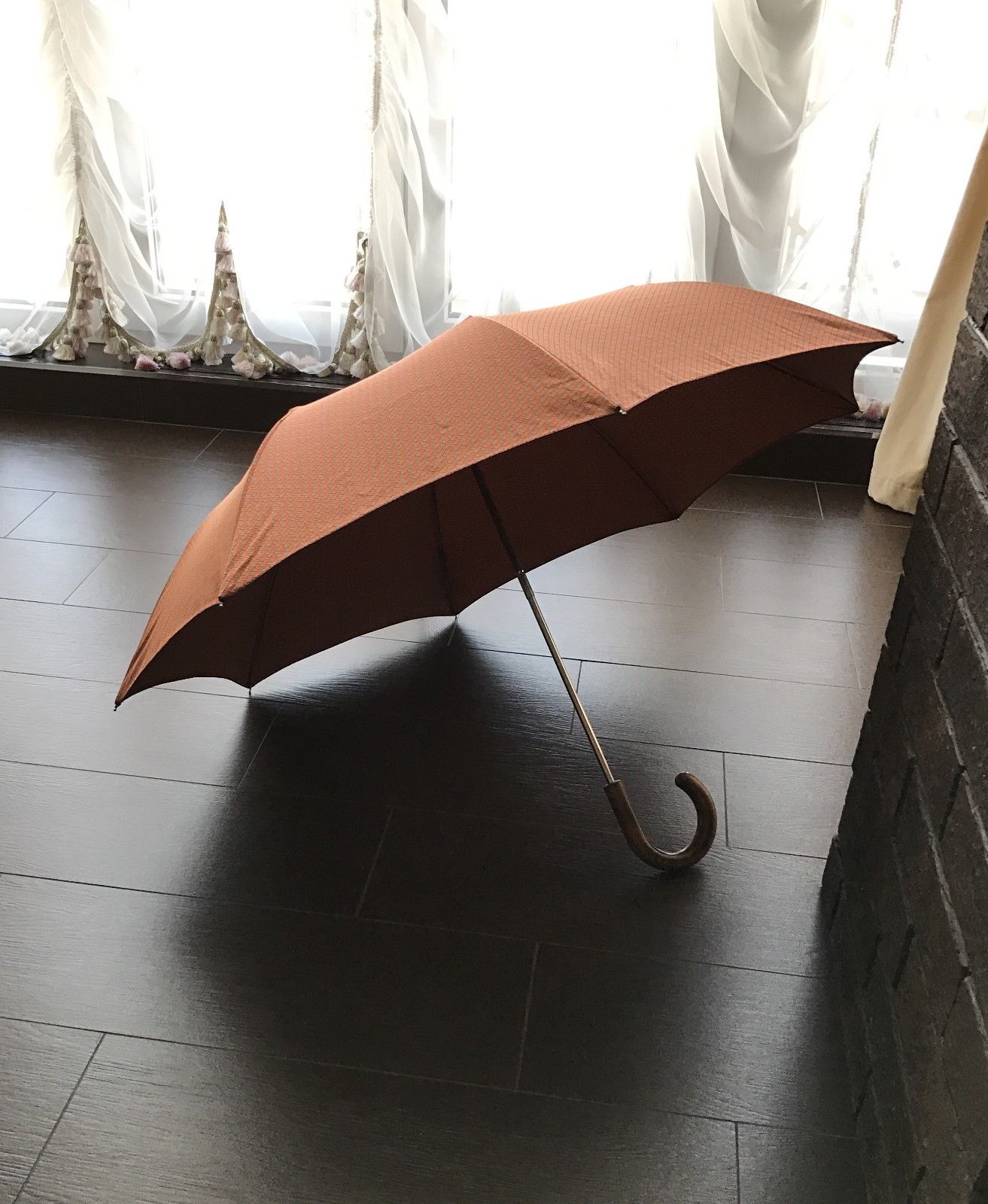 Les parapluies pour femmes les plus luxueux vendus sur eBay ! 