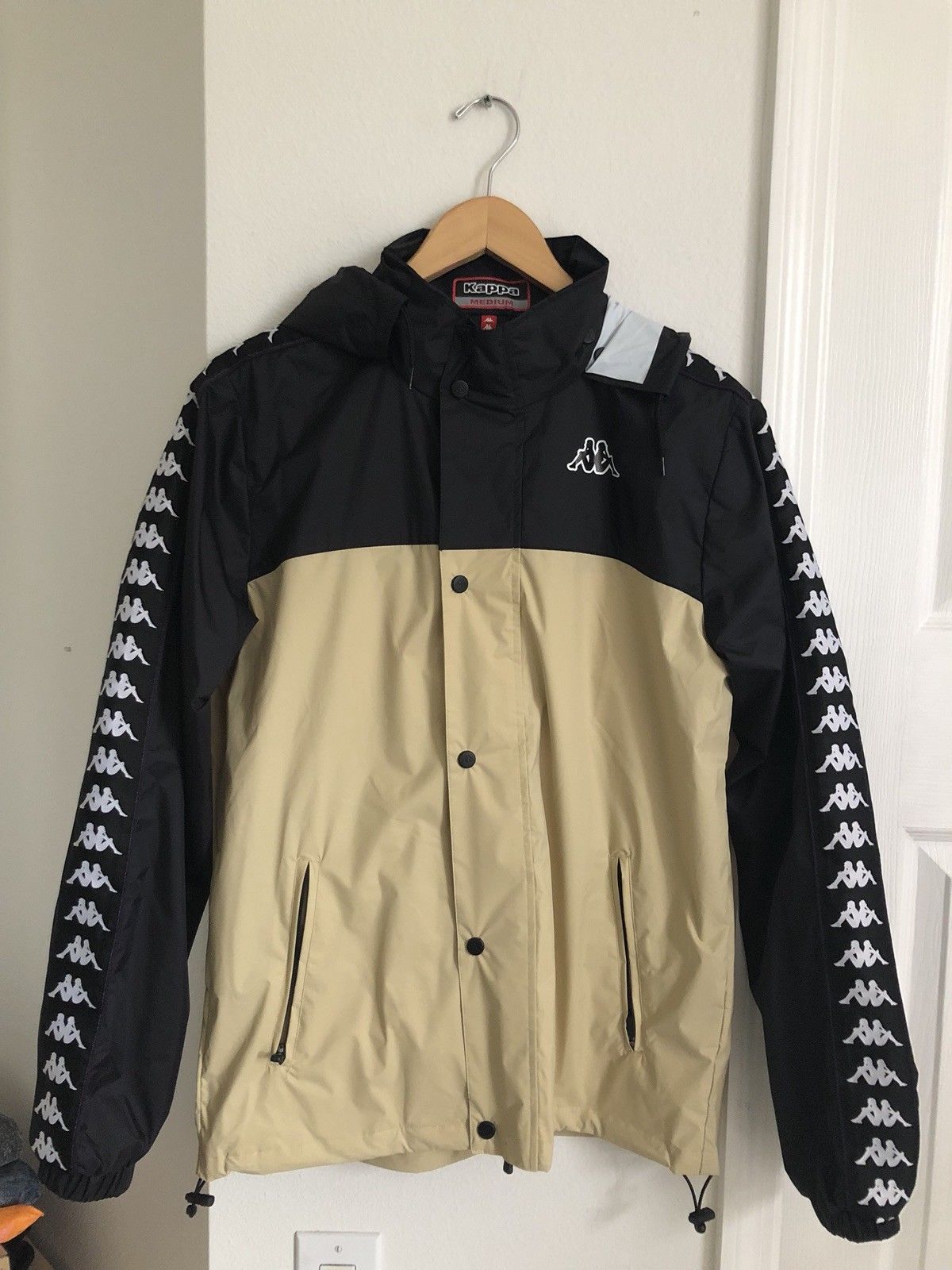 Windbreaker Kappa Années 90 Rose Veste Kappa Vintage Années 90 - Coupe Vent Nylon Rose, Taille M, Occasion Bon état Veste Nylon Unisex Occasion