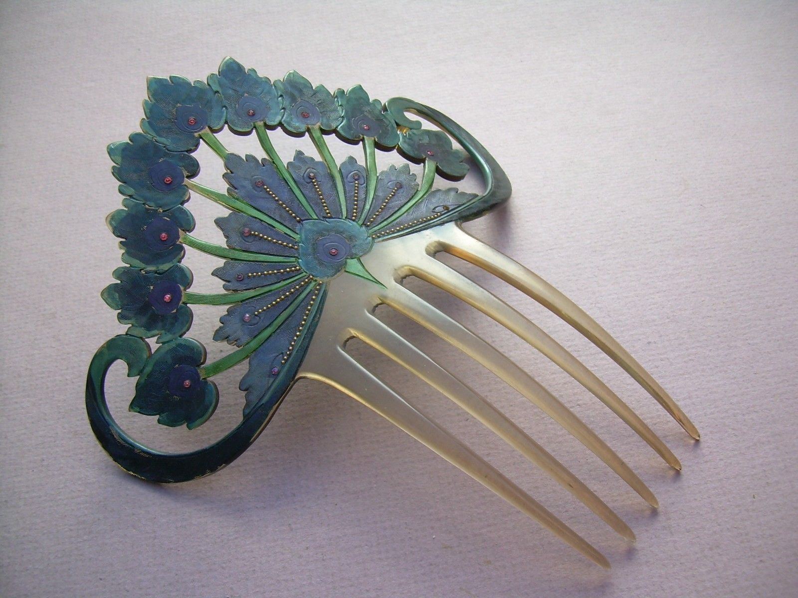 Peigne à cheveux : 5 bijoux élégants et tendances les plus chers vendus sur eBay !