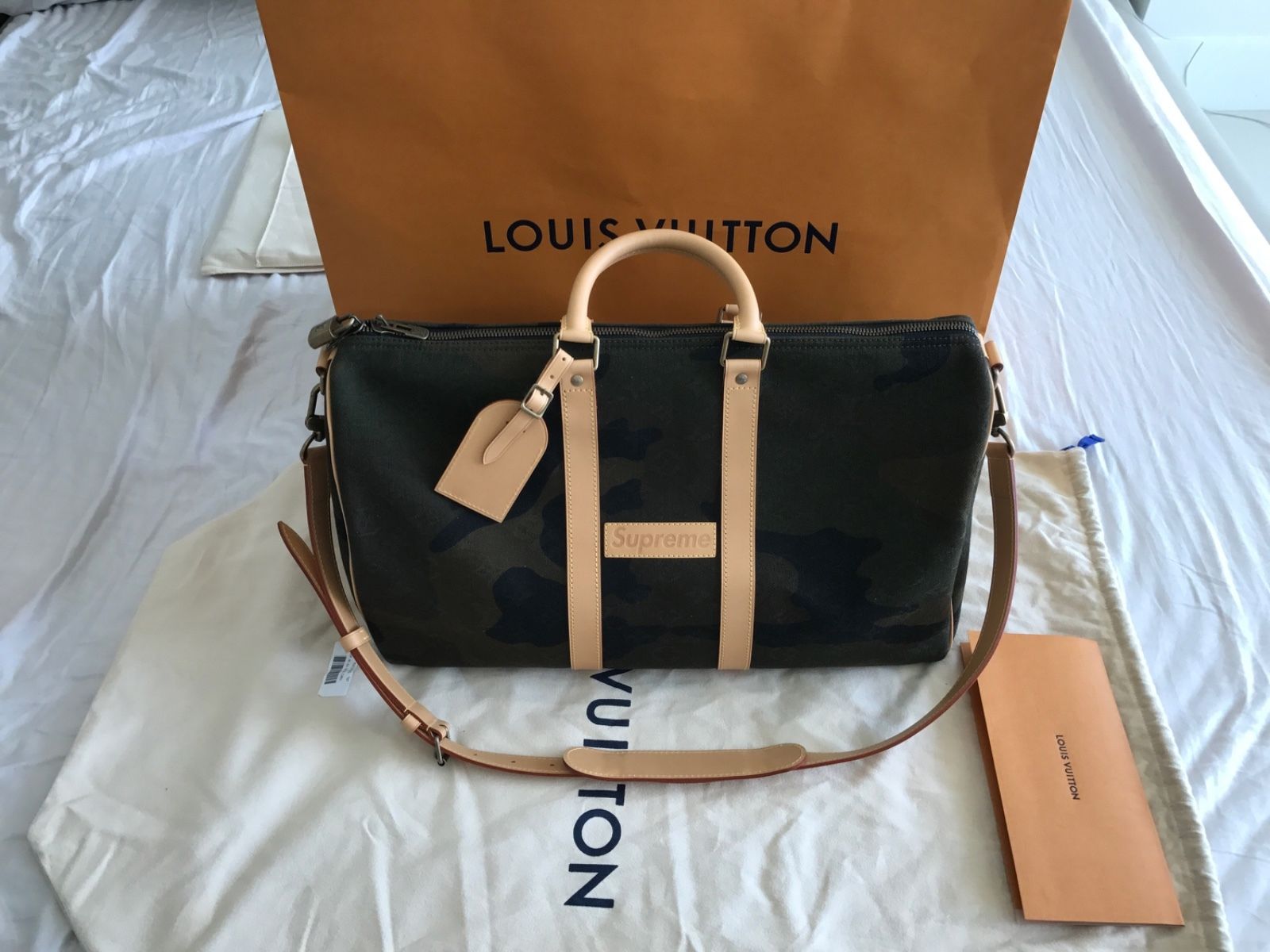 Louis Vuitton X Supreme : 5 accessoires en édition limitée récemment vendus sur eBay