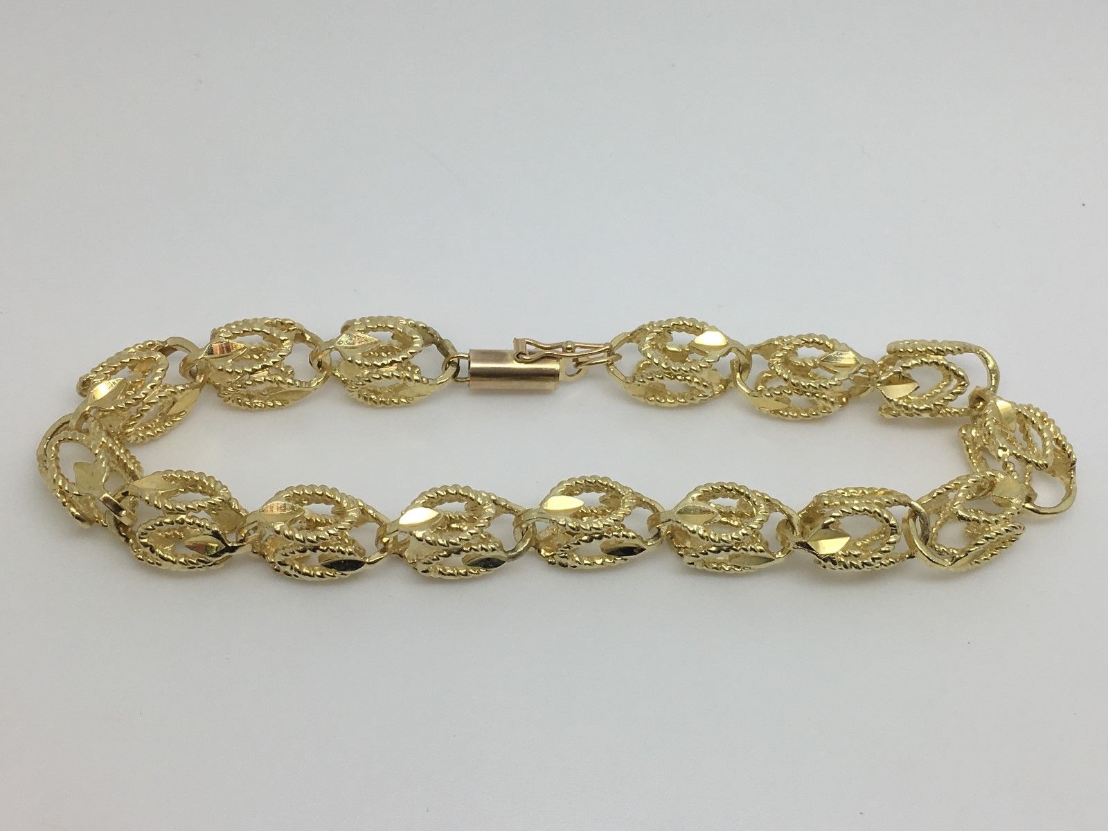 Bracelet turc : Un Top 5 des modèles les plus luxueux et chers ! 