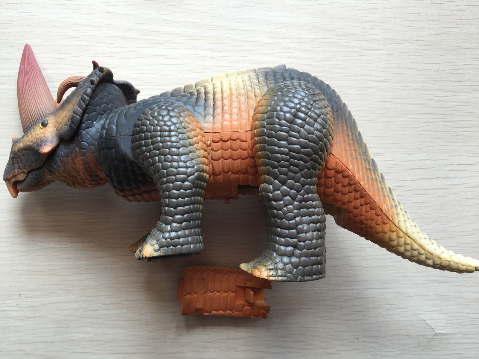Dinosaures : 5 figurines extraordinaires les plus chères ! 