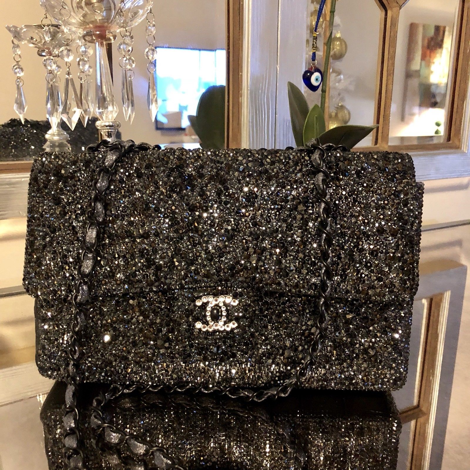 Un top 5 des sacs à cristaux Swarovski à prix astronomique !