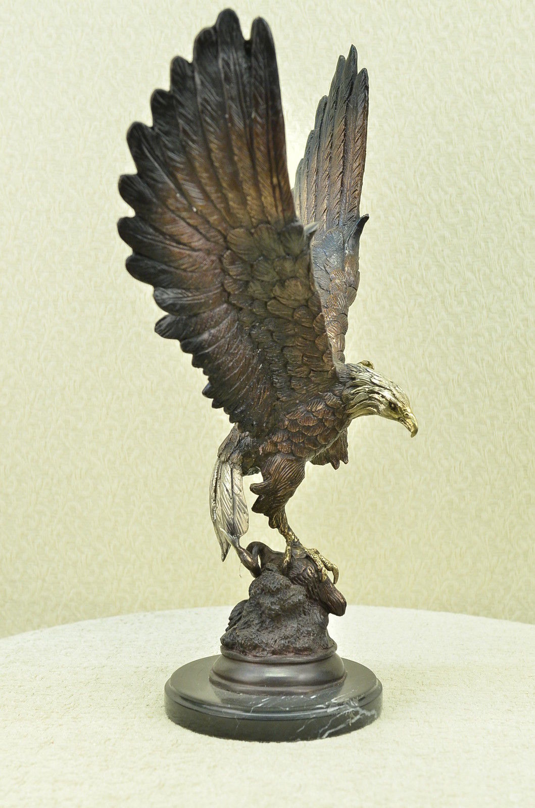 Les sculptures les plus chères d'aigles vendues sur eBay