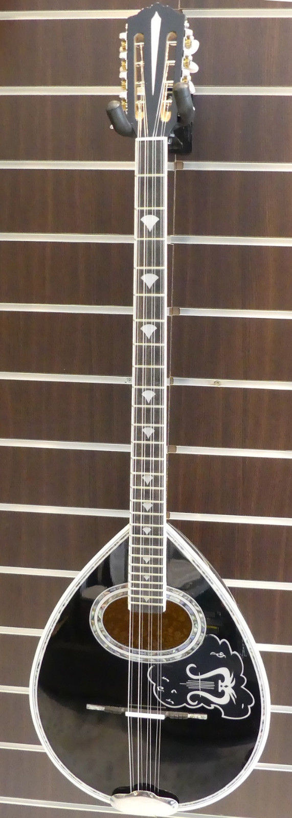 Bouzouki : une sélection de 5 modèles les plus chers récemment vendus sur eBay ! 