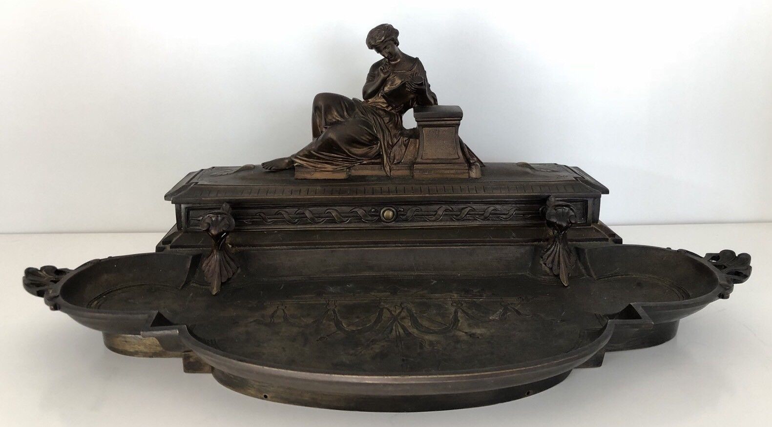 Encriers antiques : Un top 5 des pièces les plus chères sur eBay !