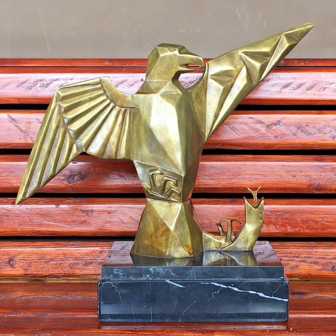 Les sculptures les plus chères d'aigles vendues sur eBay ! 