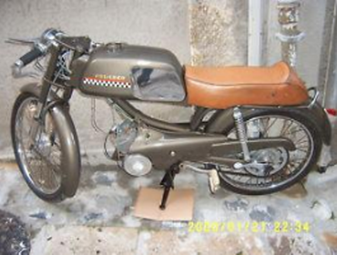 Mobylettes de collection.