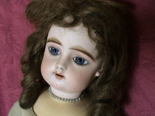 Poupées en porcelaine : une sélection de 5 objets de collection